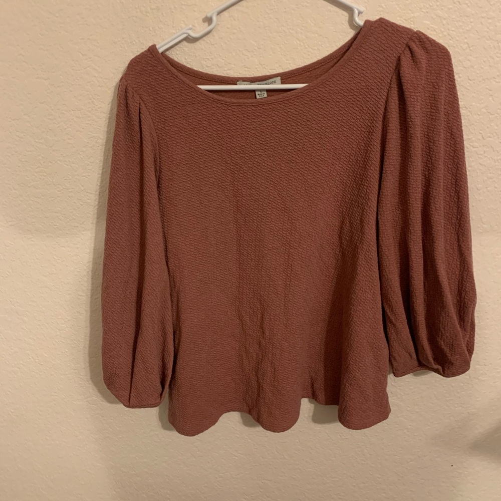 Pink puffy sleeve shirt.